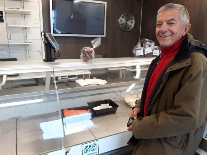 on a trouvé de la viande et du poissons frais!